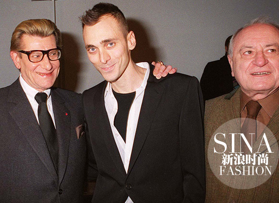 Yves-Saint-Laurent、Hedi-Slimane、Pierre-Bergé在Dior后臺的合影