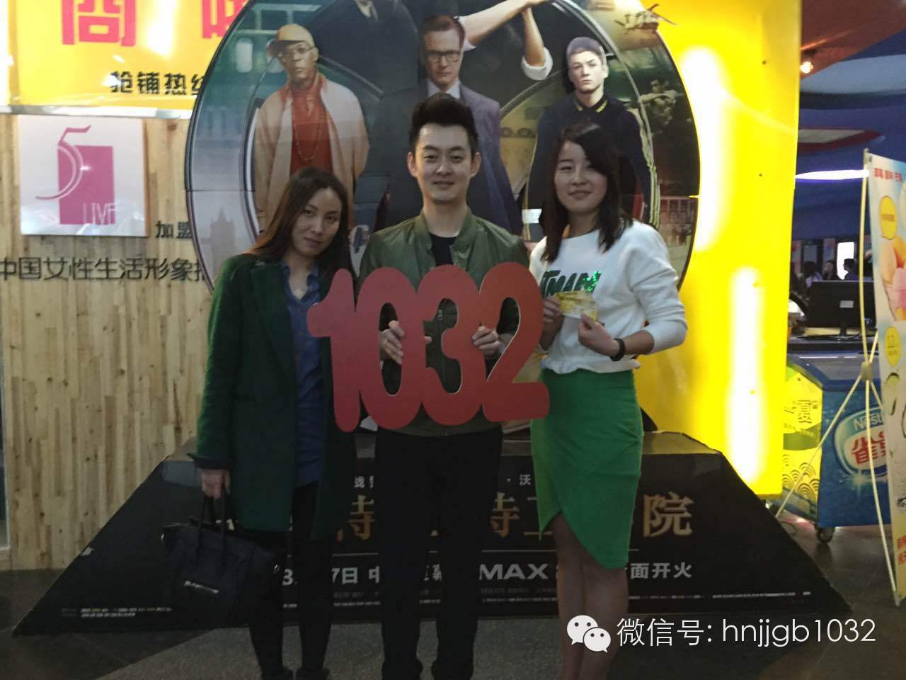 傳說中的Johnny終于現(xiàn)身啦!還是美女魅力大哦。帥哥美女好養(yǎng)眼,小編忍不住要多看幾眼呢。 傳說中的Johnny終于現(xiàn)身啦!還是美女魅力大哦。帥哥美女好養(yǎng)眼,小編忍不住要多看幾眼呢。