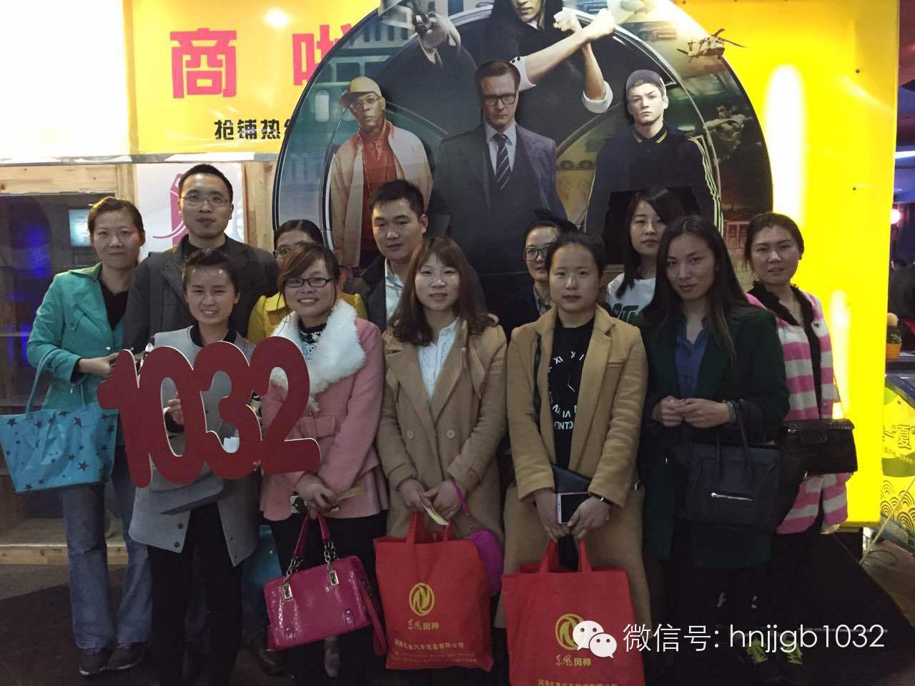 來個(gè)合影,1032的聽眾棒棒噠,個(gè)個(gè)都準(zhǔn)時(shí)到達(dá)了集合地點(diǎn)。Johnny表示很欣慰啊! 來個(gè)合影,1032的聽眾棒棒噠,個(gè)個(gè)都準(zhǔn)時(shí)到達(dá)了集合地點(diǎn)。Johnny表示很欣慰啊!