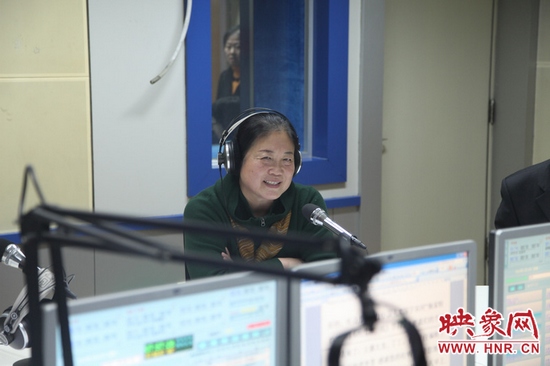 河南省工商局黨組書記、局長周春艷做客信息廣播 河南省工商局黨組書記、局長周春艷做客信息廣播