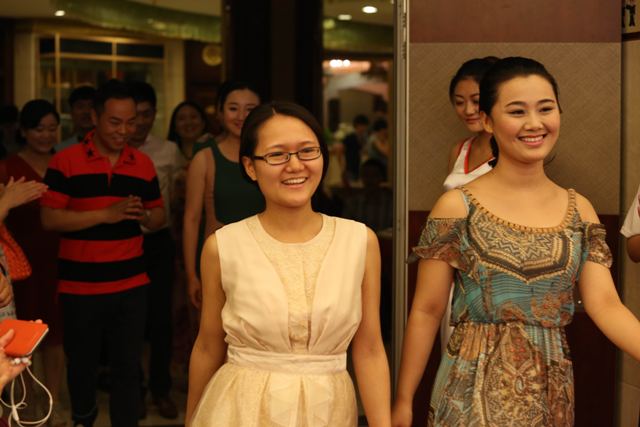 教育廣播主持人登臺:子楊、悠揚 教育廣播主持人登臺:子楊、悠揚