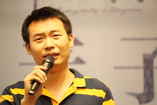 他,是一名消防員,同時也是聲音的愛好者。 他,是一名消防員,同時也是聲音的愛好者。