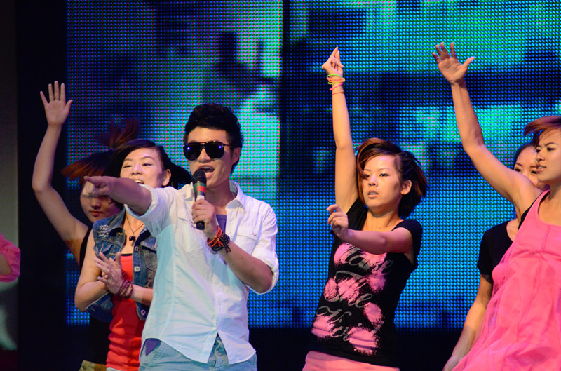 嗨!《我們一起聽歌吧》魅力881河南音樂廣播 DJ帥天 演唱曲目:《找自己》 帥呀!! 嗨!《我們一起聽歌吧》魅力881河南音樂廣播 DJ帥天 演唱曲目:《找自己》 帥呀!!