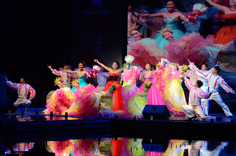 魅力881河南音樂廣播 魅力女高音三人組大集合 《為祖國干杯》 魅力881河南音樂廣播 魅力女高音三人組大集合 《為祖國干杯》