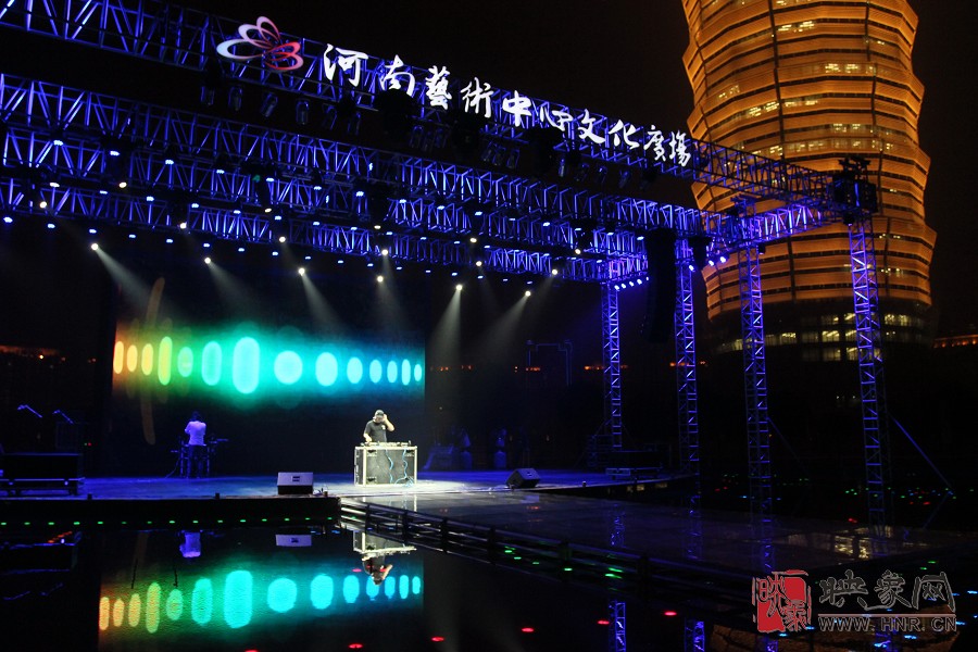 美輪美奐的演出現(xiàn)場(chǎng) 美輪美奐的演出現(xiàn)場(chǎng)