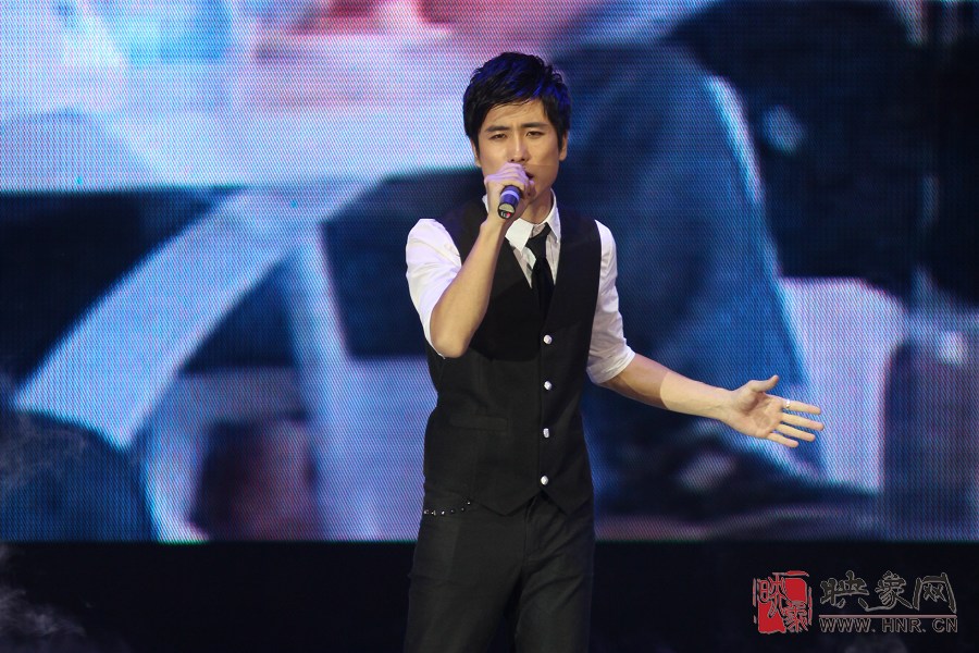 音樂廣播簽約歌手崔金龍演唱《領(lǐng)悟》 音樂廣播簽約歌手崔金龍演唱《領(lǐng)悟》