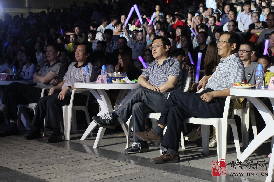 到場(chǎng)的河南人民廣播電臺(tái)各位領(lǐng)導(dǎo) 到場(chǎng)的河南人民廣播電臺(tái)各位領(lǐng)導(dǎo)