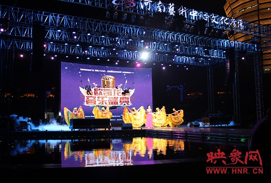 魅力881主持人李江帶來開場歌曲《舞起來》 魅力881主持人李江帶來開場歌曲《舞起來》