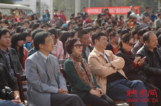 主辦方領導在演出現場 主辦方領導在演出現場