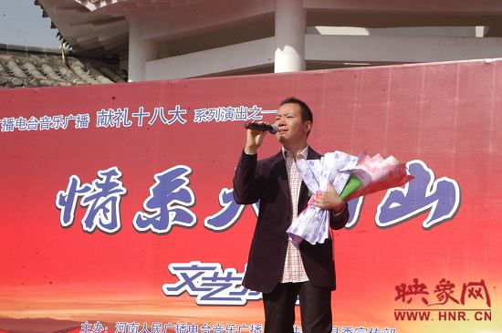 魅力881主持人、新聞先生凱文在演唱 魅力881主持人、新聞先生凱文在演唱