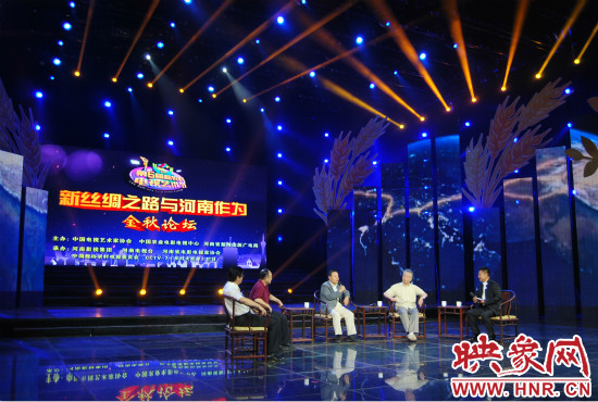 在《新絲綢之路與河南作為》電視高端論壇上,來自國內(nèi)相關(guān)領(lǐng)域的專家學者進行了精彩演講。 在《新絲綢之路與河南作為》電視高端論壇上,來自國內(nèi)相關(guān)領(lǐng)域的專家學者進行了精彩演講。