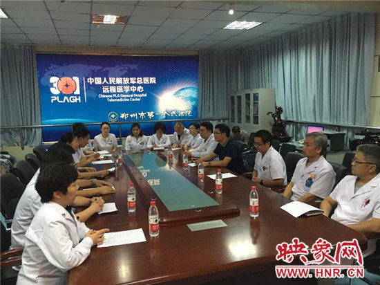 專家對三名貧困患者進行會診 專家對三名貧困患者進行會診