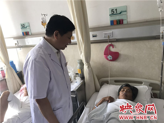 市一院院長許金生看望貧困患者 市一院院長許金生看望貧困患者