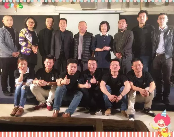 逗比的姑娘小伙兒也可以好好拍照哦! 逗比的姑娘小伙兒也可以好好拍照哦!