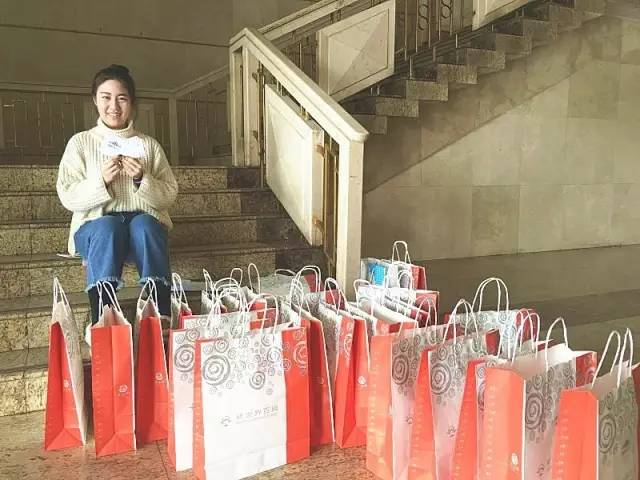 每一位到現(xiàn)場的小伙伴都獲得了我們精心準(zhǔn)備的小禮品哦! 每一位到現(xiàn)場的小伙伴都獲得了我們精心準(zhǔn)備的小禮品哦!