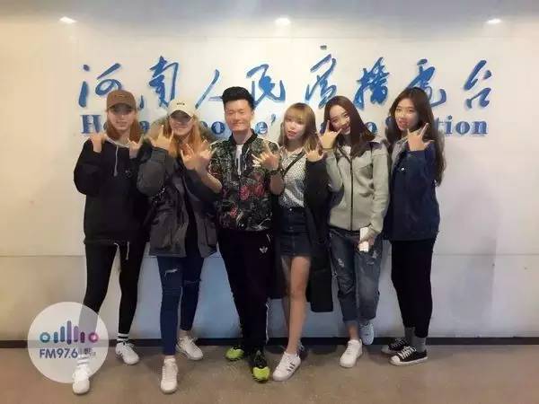 路飛終于體驗了一回“他在叢中笑”的感覺! 路飛終于體驗了一回“他在叢中笑”的感覺!