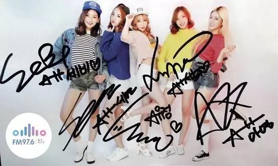 哎呦不錯哦!路飛收到美女們的簽名照,到底中意哪一位呢? 哎呦不錯哦!路飛收到美女們的簽名照,到底中意哪一位呢?