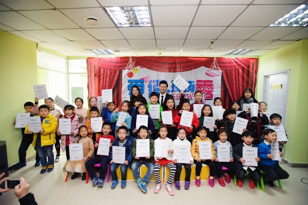 頒發榮譽證書 頒發榮譽證書