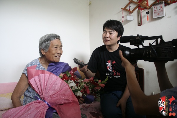 探望豫劇大師唐喜成先生夫人馬云玲 探望豫劇大師唐喜成先生夫人馬云玲