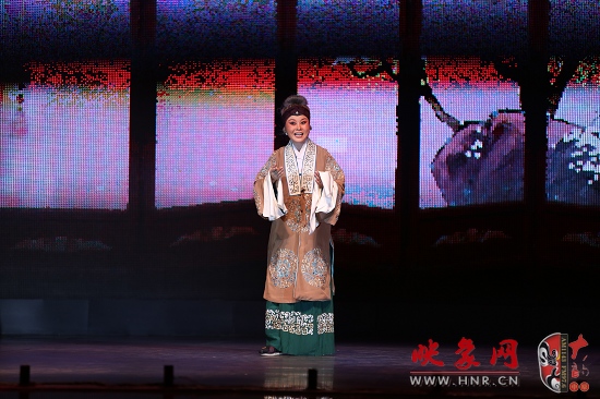 著名越調演員魏鳳琴表演《收姜維》選段“子陷重圍娘遭禁” 著名越調演員魏鳳琴表演《收姜維》選段“子陷重圍娘遭禁”