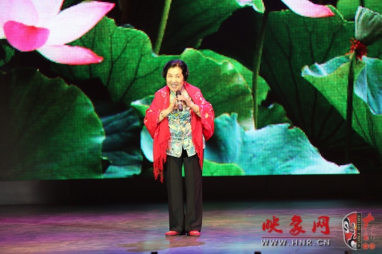 著名越調表演藝術家、越調皇后毛愛蓮演唱《白奶奶醉酒》選段“好一個俊俏的趙鳳英” 著名越調表演藝術家、越調皇后毛愛蓮演唱《白奶奶醉酒》選段“好一個俊俏的趙鳳英”
