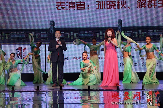 著名越調演員解群生(左)孫曉秋(右)演唱戲歌《中國越調》 著名越調演員解群生(左)孫曉秋(右)演唱戲歌《中國越調》