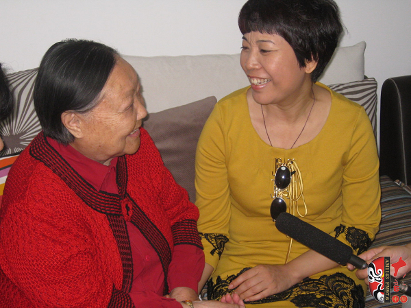 戲曲廣播總監木子與馬金鳳親切攀談 戲曲廣播總監木子與馬金鳳親切攀談