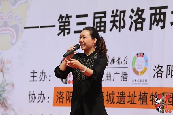 著名青年曲劇表演藝術家劉艷麗演唱曲劇《風雪配》選段 著名青年曲劇表演藝術家劉艷麗演唱曲劇《風雪配》選段