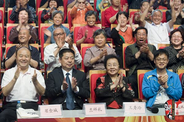 前排就坐的嘉賓-(左起)翟金成、孟祥禮、王秀玲、程雙坤 前排就坐的嘉賓-(左起)翟金成、孟祥禮、王秀玲、程雙坤