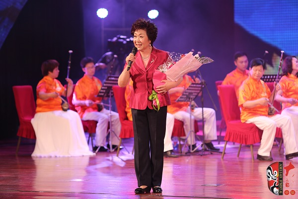 《花木蘭》選段“但愿得二爹娘長壽百年” 《花木蘭》選段“但愿得二爹娘長壽百年”