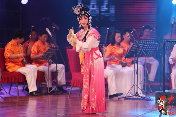 《拷紅》選段“耳旁邊忽聽得金雞三唱” 《拷紅》選段“耳旁邊忽聽得金雞三唱”