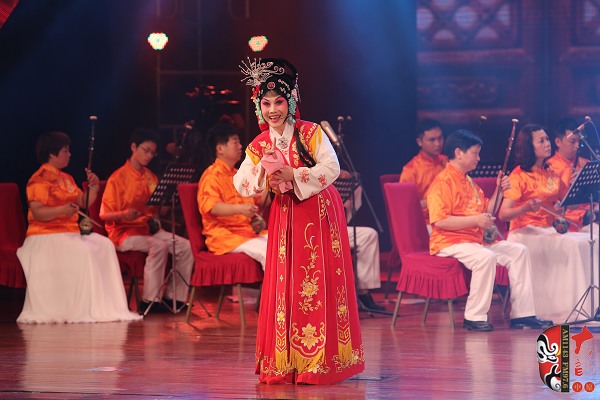 《拷紅》選段“尊姑娘穩(wěn)坐在繡樓上” 《拷紅》選段“尊姑娘穩(wěn)坐在繡樓上”