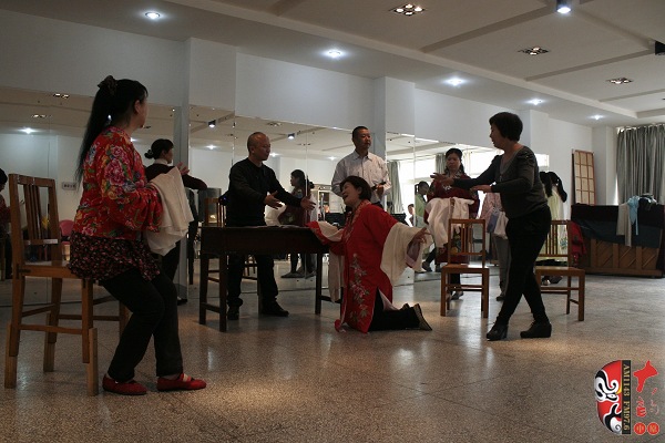 著名越調演員李娟親自示范 著名越調演員李娟親自示范