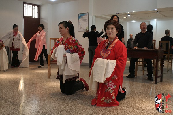 著名越調演員李娟親自示范 著名越調演員李娟親自示范