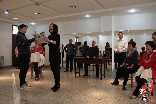 著名越調演員李娟親自示范 著名越調演員李娟親自示范