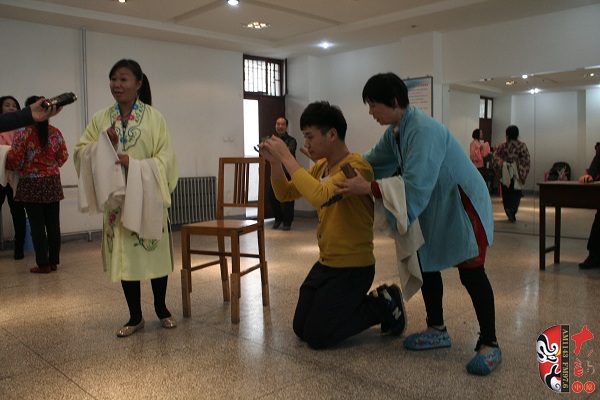 河南省職業技術學院高級講師宋桂枝為票友輔導 河南省職業技術學院高級講師宋桂枝為票友輔導