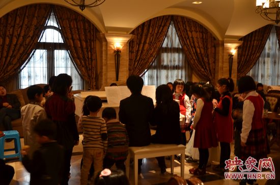 活動現(xiàn)場氣氛熱烈 活動現(xiàn)場氣氛熱烈