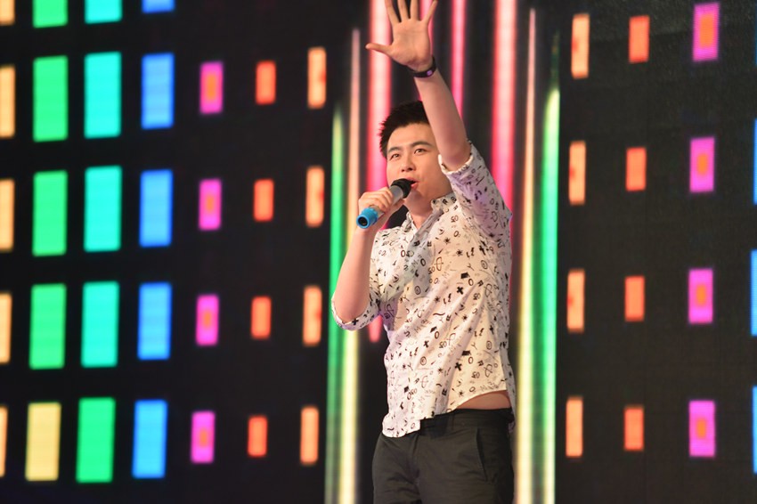 不過(guò)這小肚皮也該收一收了…… 不過(guò)這小肚皮也該收一收了……