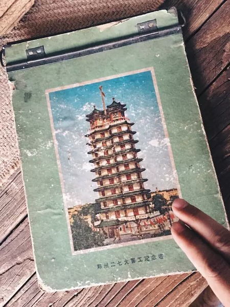 我們撫摸著鄭州的歷史,從中了解它的厚度。 我們撫摸著鄭州的歷史,從中了解它的厚度。