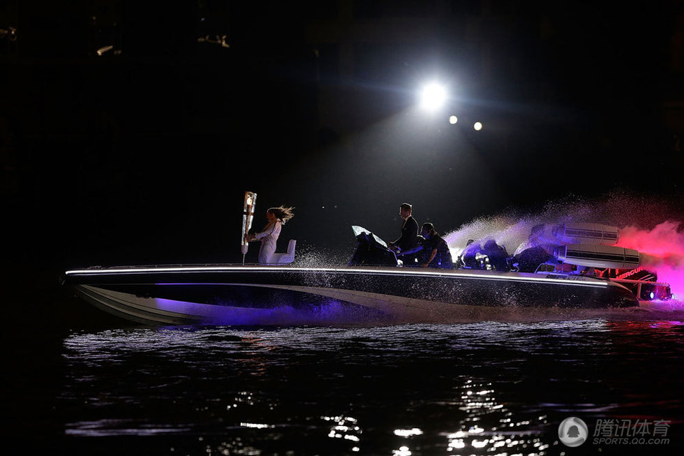 倫敦奧運開幕式 小貝乘快艇傳圣火 倫敦奧運開幕式 小貝乘快艇傳圣火