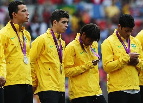 貝利烏鴉嘴魔咒再次顯靈 巴西日本躺著中槍 貝利烏鴉嘴魔咒再次顯靈 巴西日本躺著中槍