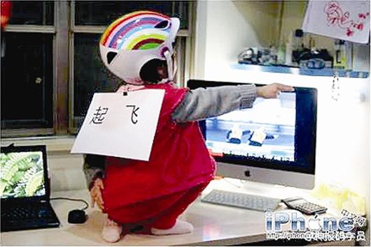 艦載機起飛手勢引發模仿熱潮 艦載機起飛手勢引發模仿熱潮