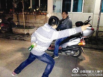 艦載機起飛手勢引發模仿熱潮 艦載機起飛手勢引發模仿熱潮