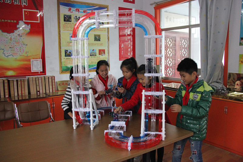 進行四驅車比賽訓練 進行四驅車比賽訓練