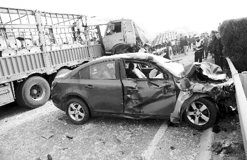 寧洛高速漯河段車禍現場 寧洛高速漯河段車禍現場