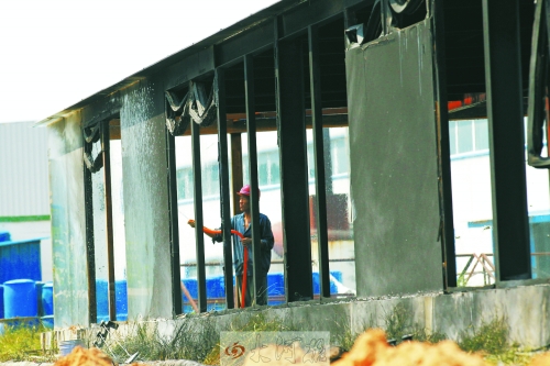 大火后的廠房 大火后的廠房