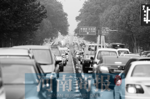 如今在鄭州市區,堵車幾乎成為常態 如今在鄭州市區,堵車幾乎成為常態