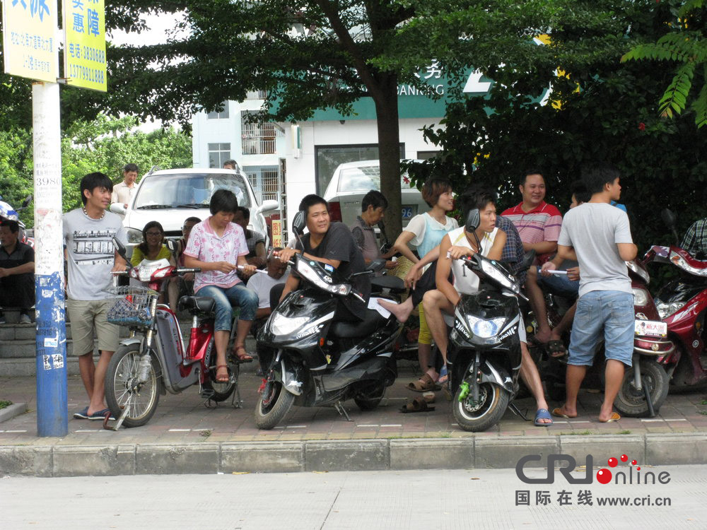 2013年07月10日，廣西壯族自治區(qū)北海市，依然有很多外地人聽信謠言不肯離去。圖片來源：飛影/CF