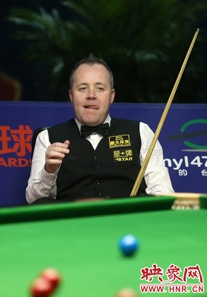 希金斯關(guān)注對手擊球 希金斯關(guān)注對手擊球