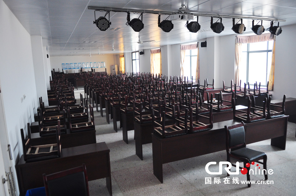 2013年10月21日,長沙云蓋村欠債千萬新建的豪華村部樓。 2013年10月21日,長沙云蓋村欠債千萬新建的豪華村部樓。